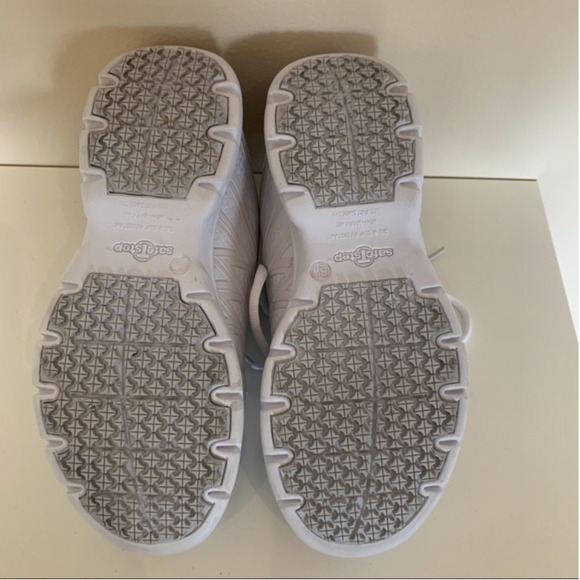 WHITE RUNNING SHOES - Picture 7 of 7